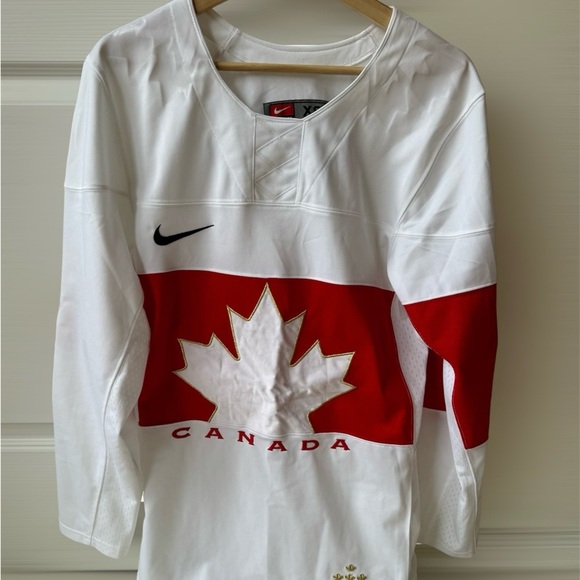 IIHF Team Canada ‘14 Olympic NIKE White Hockey Jersey Women's Size: XS - Picture 2 of 7